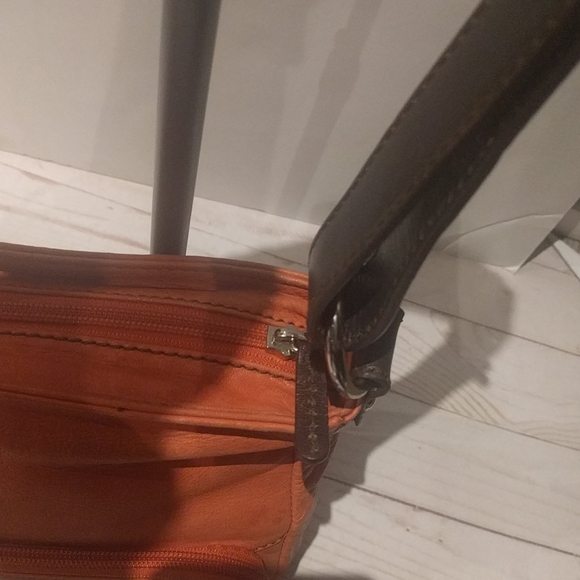 Beautiful Genuine leather bag by Danier 🍀 - Picture 8 of 12